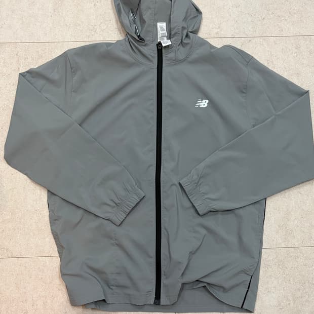 뉴발란스 그레이 바람막이