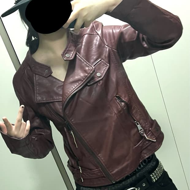 사선페이크레더자켓
