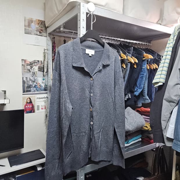 셔터 하이 칼라 트위스트 버튼 가디건 (L)