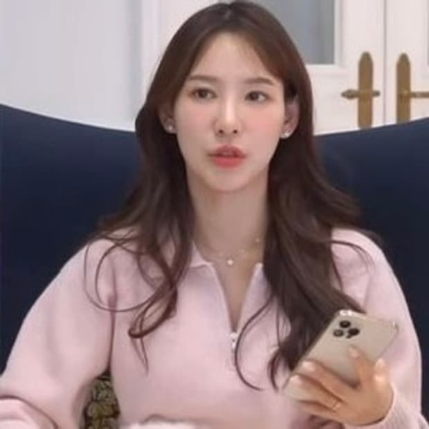 니하운 헬레나 카라 니트 핑크 반집업 메리노울 (환연 나연 착용)