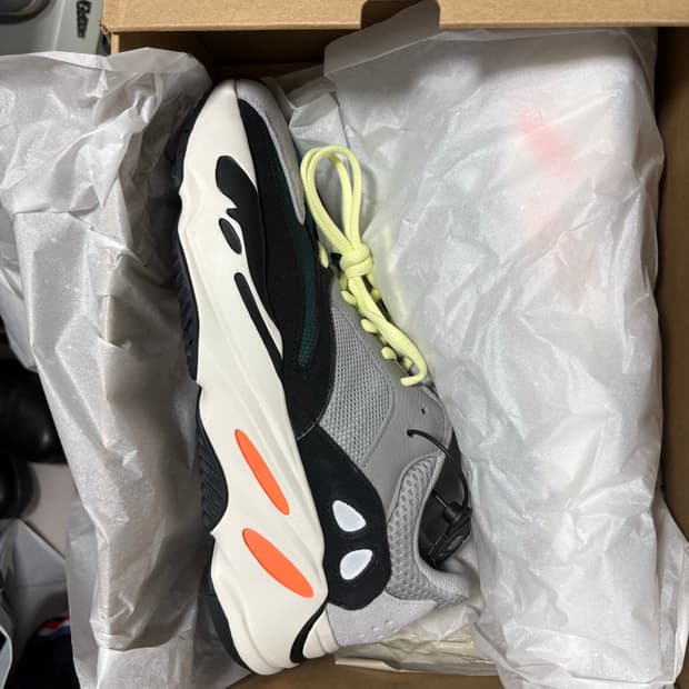 아디다스 이지 부스트 700 웨이브 러너  og 2017/2019 (새상