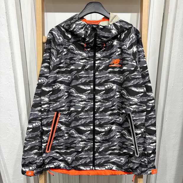 뉴발란스 카모 바람막이 자켓