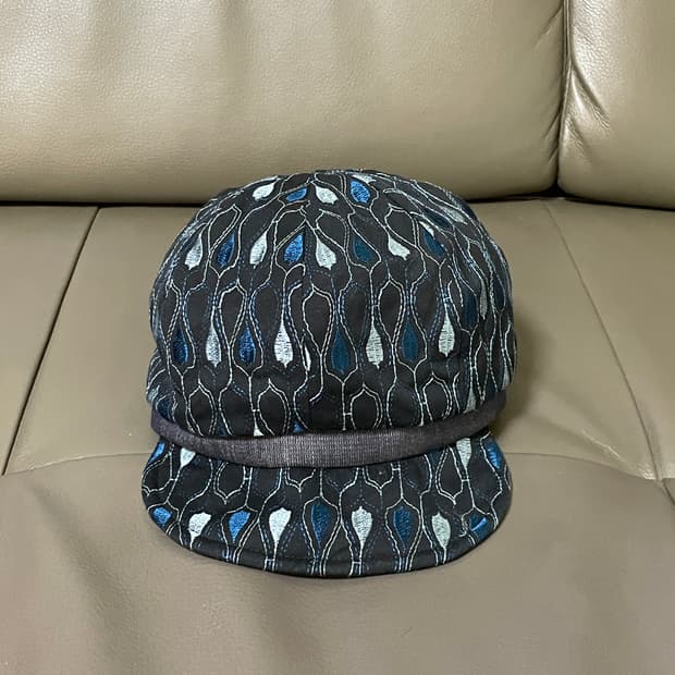 지오메트릭 자카드 패턴 숏 브림 캡