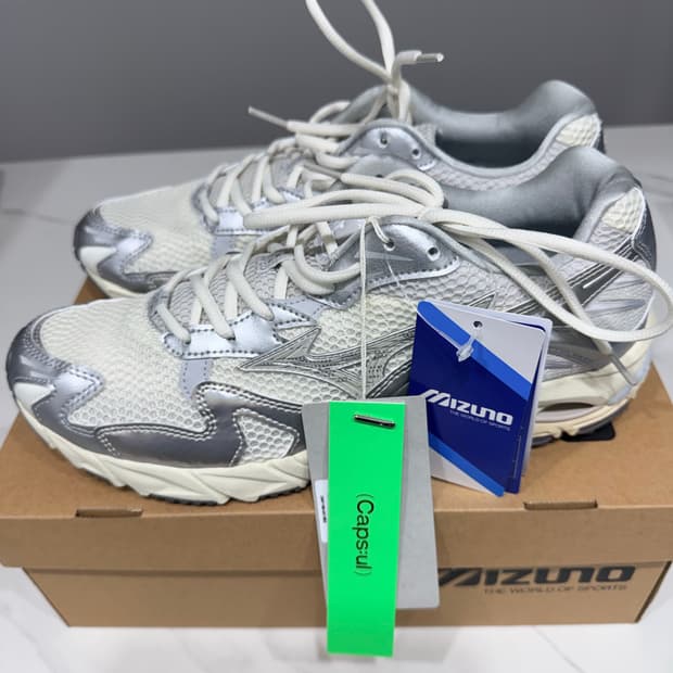 미즈노 웨이브 라이더10 실버 275size 새상품 처분합니다.