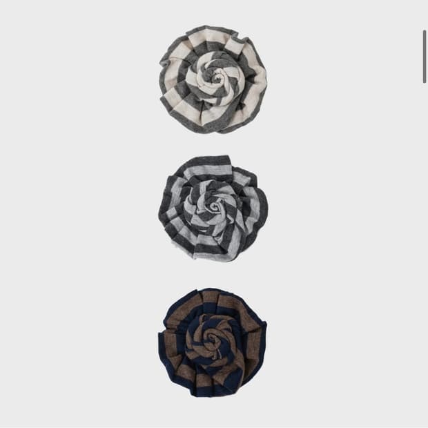 마조네 코사지 브로치 (그레이/차콜)