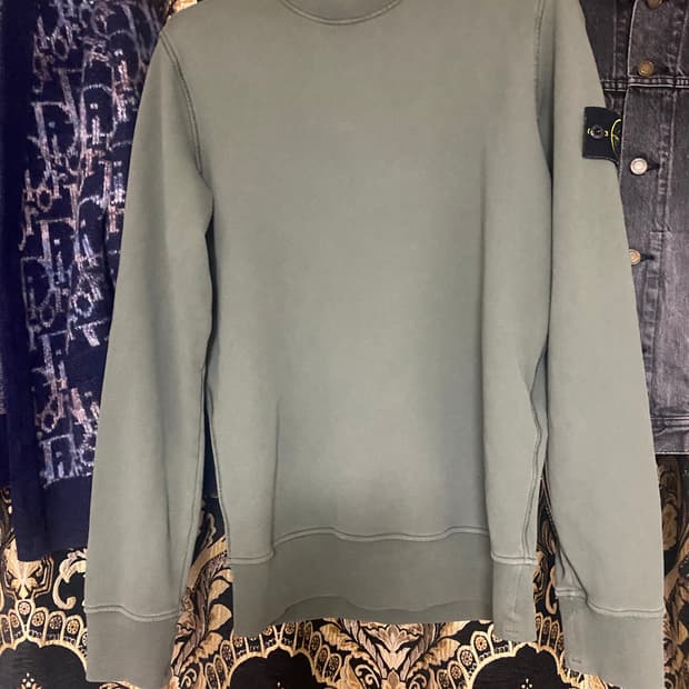 [정품] 스톤아일랜드 20SS 올리브 카키 맨투맨 S