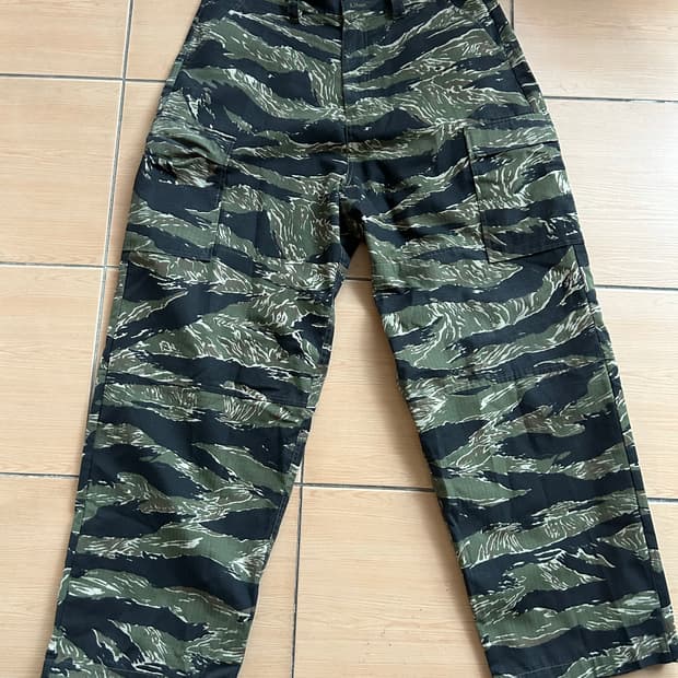 브라운브레스 타이거카모 와이드팬츠