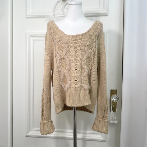 beige fur point twist off-shoulder sweat