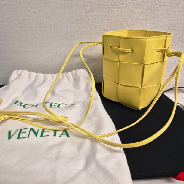 (새상품급)보테가베네타 카세트 버킷백