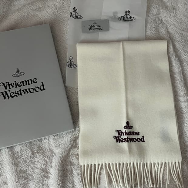 아사착용 정품 비비안웨스트우드 아이보리 머플러