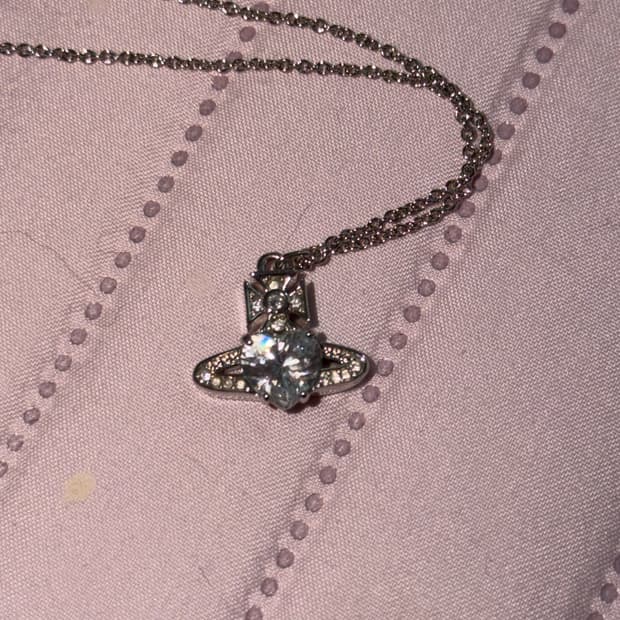 급전)비비안 웨스트우드 아리엘라 펜던트 플레티넘 목걸이