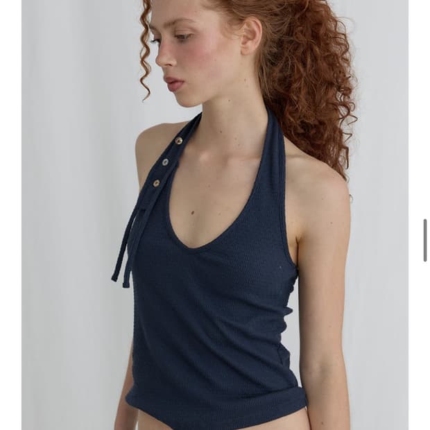 오데스 shell button halter sleeveless
