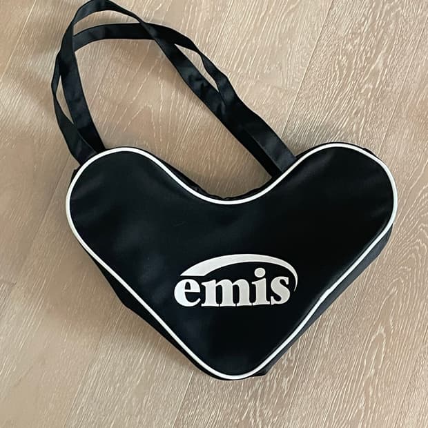 EMIS 하트 숄더백 블랙