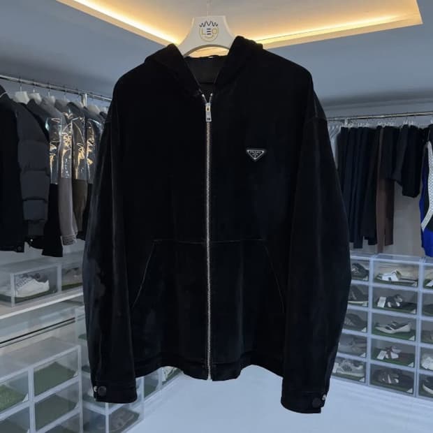 [정품] 프라다 하이엔드 벨벳 집업 후드 블랙 XXL 