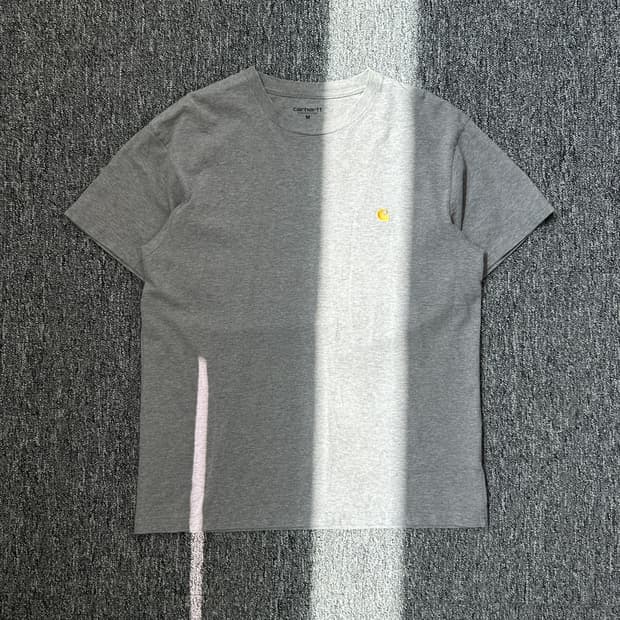 칼하트 wip 체이스 코튼 반팔티셔츠