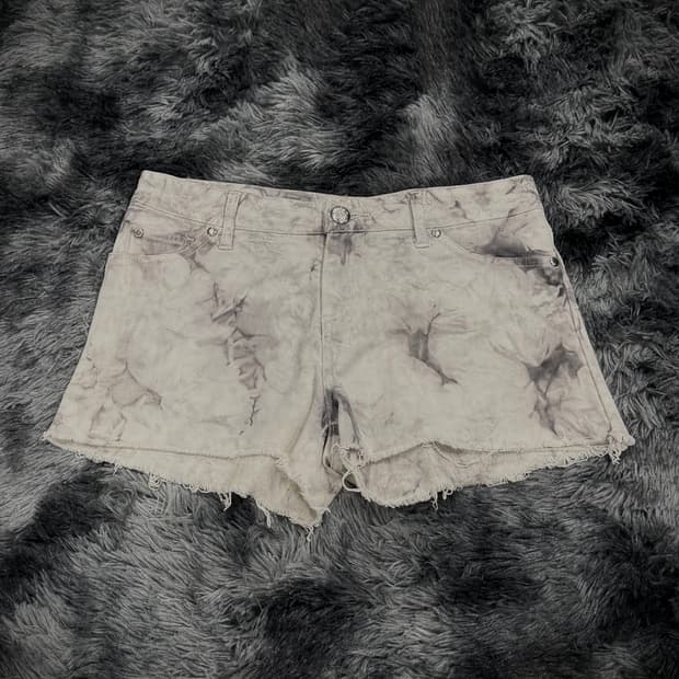 화이트 타이다이 워싱 숏팬츠