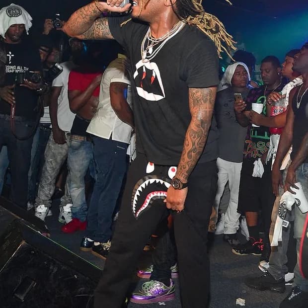 생로랑 by 에디 슬리먼 블러드러스터 티셔츠