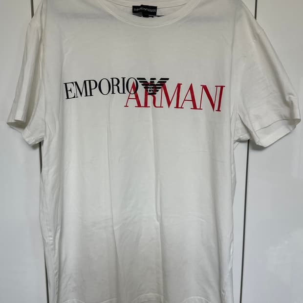 엠포리오 아르마니 화이트 반팔 티셔츠