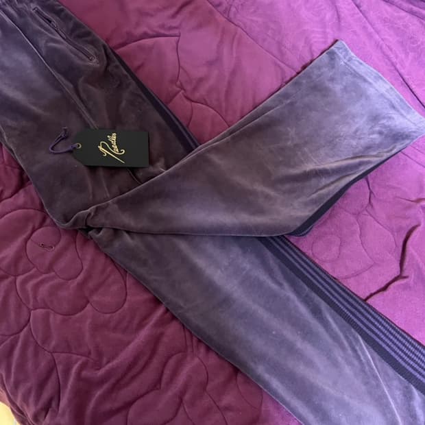 니들스(needles) 내로우 벨로우퍼플 컬러  트랙팬츠드립니다[정품]