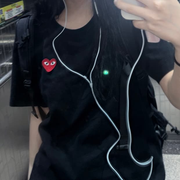 플레이 꼼데가르송 레드 하트 티셔츠 반팔 블랙