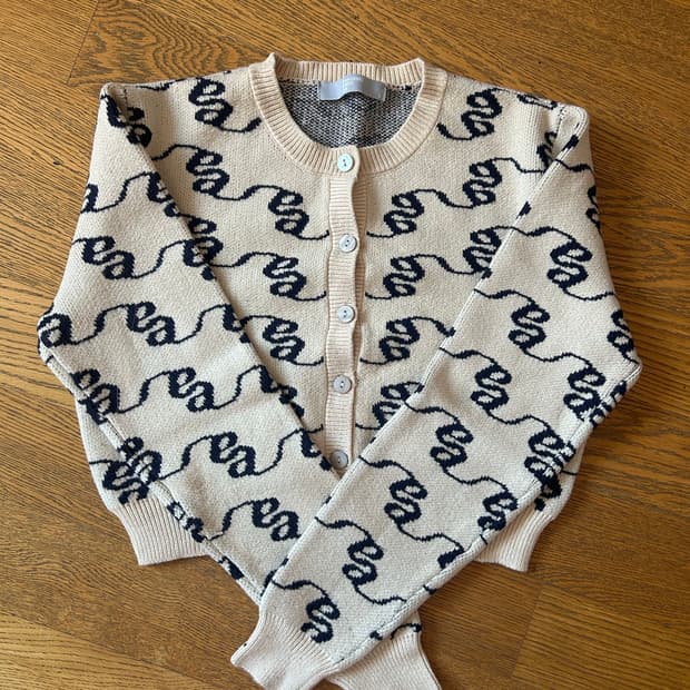 에잇세컨즈 크롭 가디건