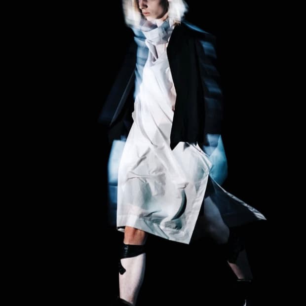 Julius ss23 사선 프리즘 크롭 자켓(샘플)