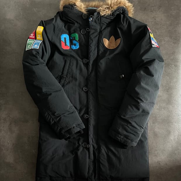 아디다스 오리지널스 배지 다운자켓 정품 100