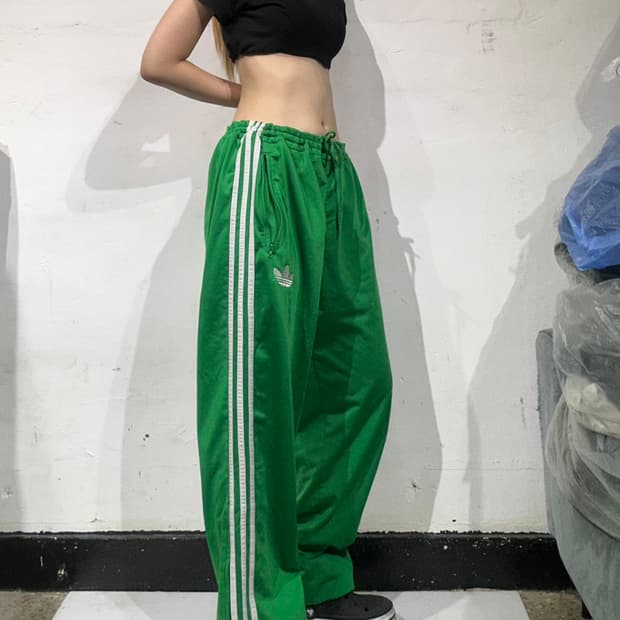 아디다스 파이어버드 그린 화이트 삼선 와이드 팬츠 100