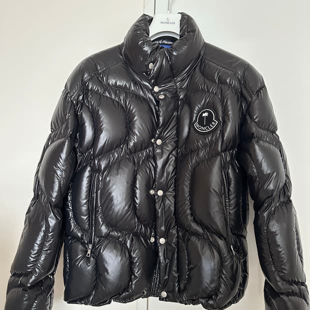 몽클레어 x 팜엔젤스 24fw 로고패치 패딩(3 사이즈)