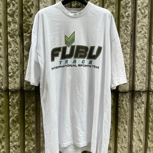 푸부(FUBU) 빈티지 그래픽 반팔 티셔츠 [올드스쿨 빅로고 스케이터]