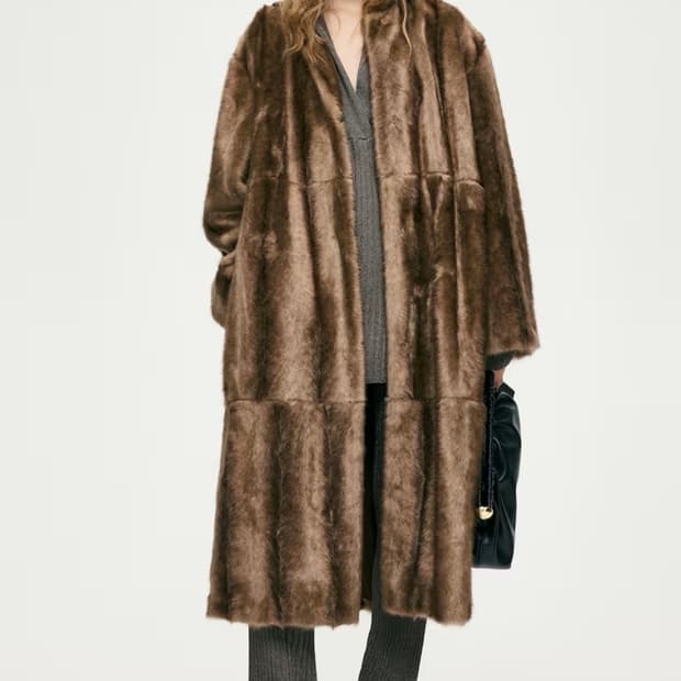 H&M 머플러 디테일 퍼 코트