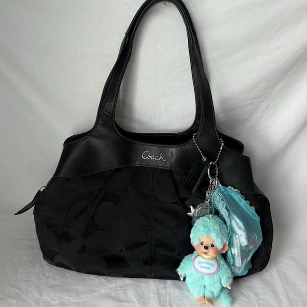 Coach ivory shoulder bag