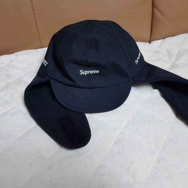 슈프림 고어텍스 이어플랩 캡 모자 블랙 23FW