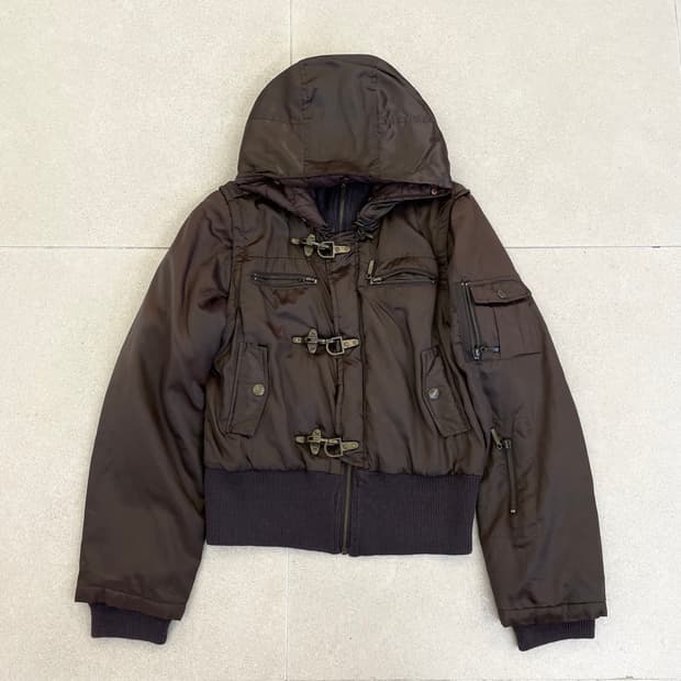 브라운 버클 디테일 패딩