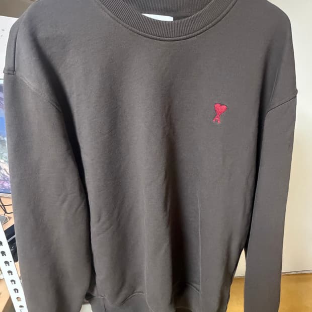 아미 하트 맨투맨 카키