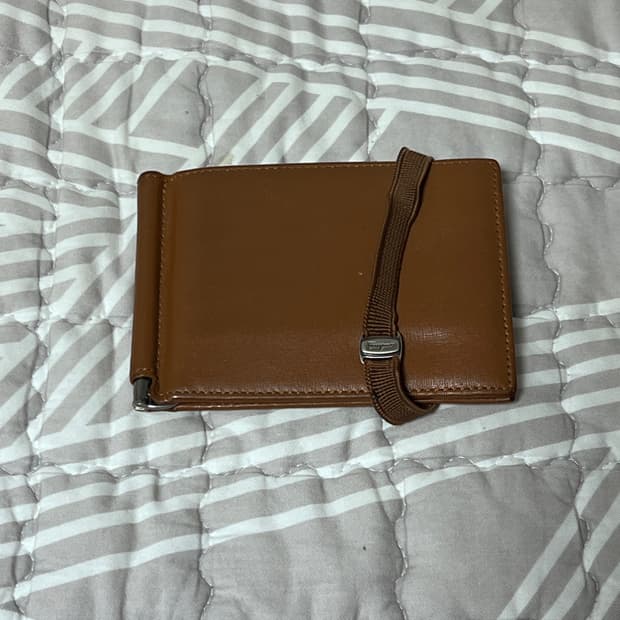 페라가모 반지갑(스트랩)