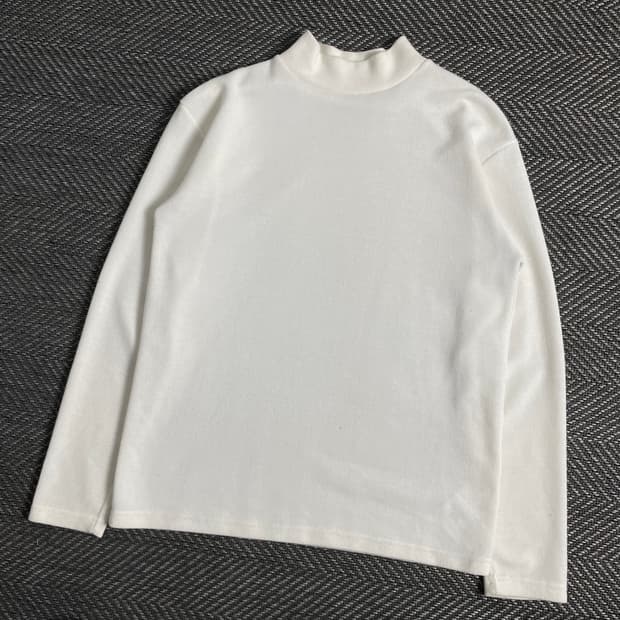 피앤꼼마 미니멀 머슬핏 목폴라 니트y 3200