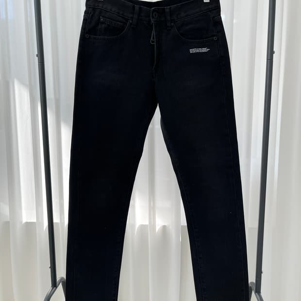 오프화이트 블랙 데님 팬츠 OMYA011R20