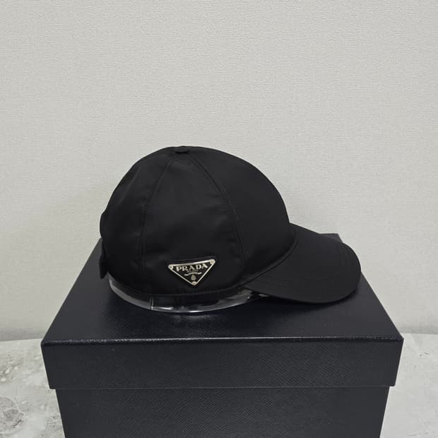 프라다 리나일론 볼캡 모자 m사이즈 판매