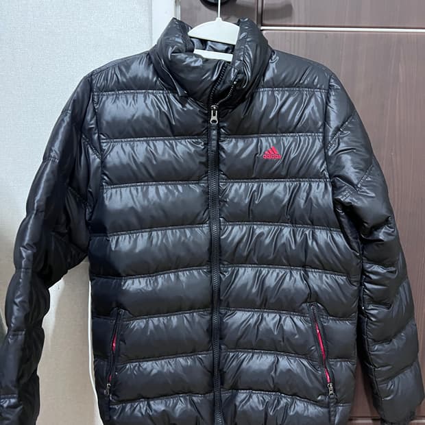 아디다스 경량패딩