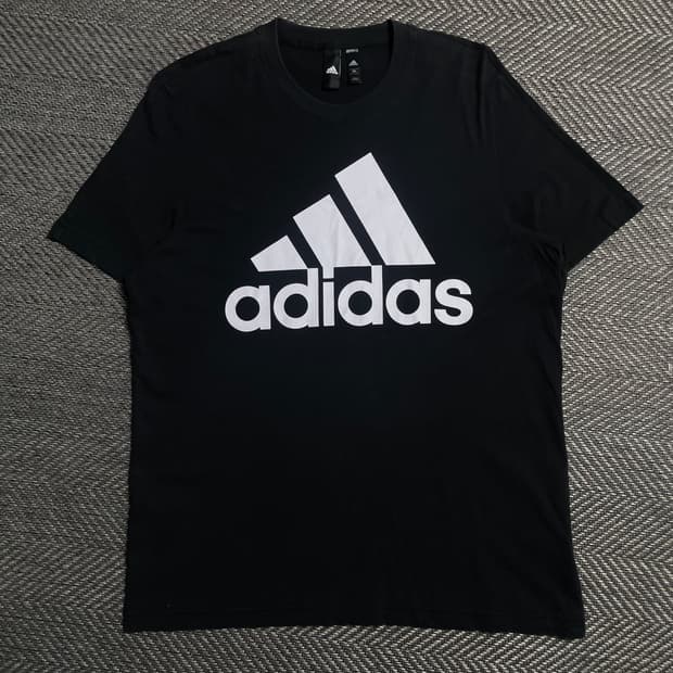 아디다스 에센셜 빅로고 반팔 티셔츠 블랙o 5401