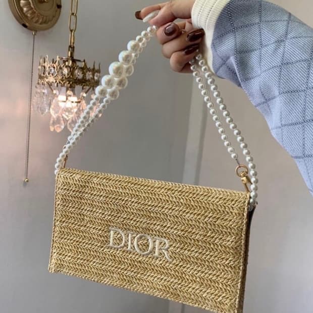 디올 라탄 클러치 진주 스트랩 크로스백