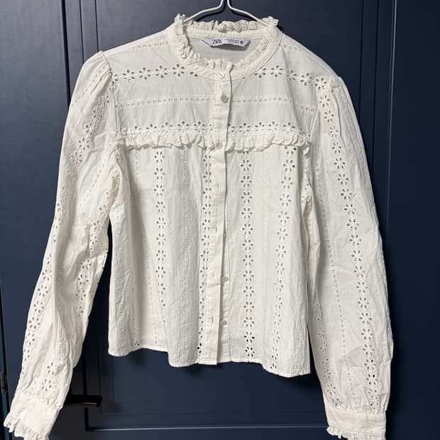 자라 아일렛 화이트 블라우스