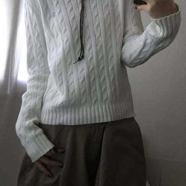 폴로 화이트 케이블 니트