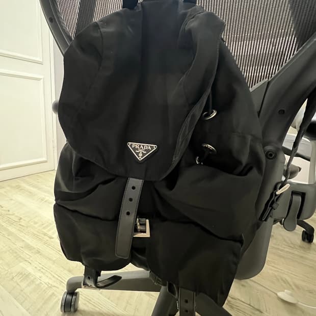 프라다 나일론 백팩 미듐