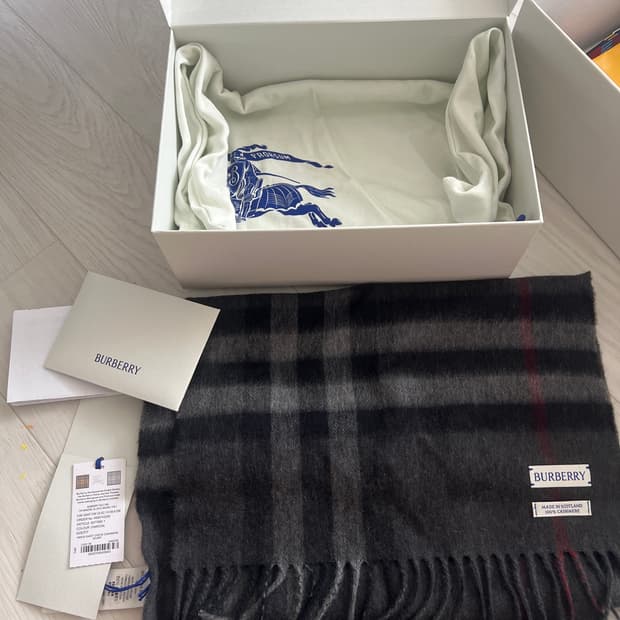 버버리 머플러 백화점 구매 새상품 매장가. 79만