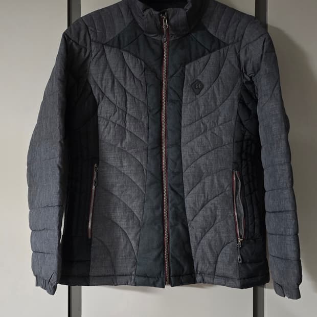 코오롱스포츠  여자 덕다운 경량패딩.
싸이즈 95.
