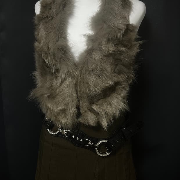 Ozz on fox fur set 