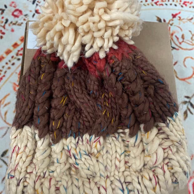 컬러 블록 니트 방울 털모자