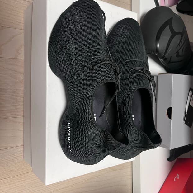 지방시 tk360 니트스니커즈